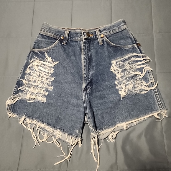 Wrangler Pants - Wrangler  Destressed Shorts
